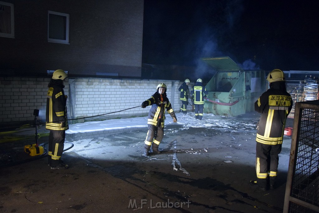 Feuer Papp Presscontainer Koeln Hoehenberg Bochumerstr P169.JPG - Miklos Laubert